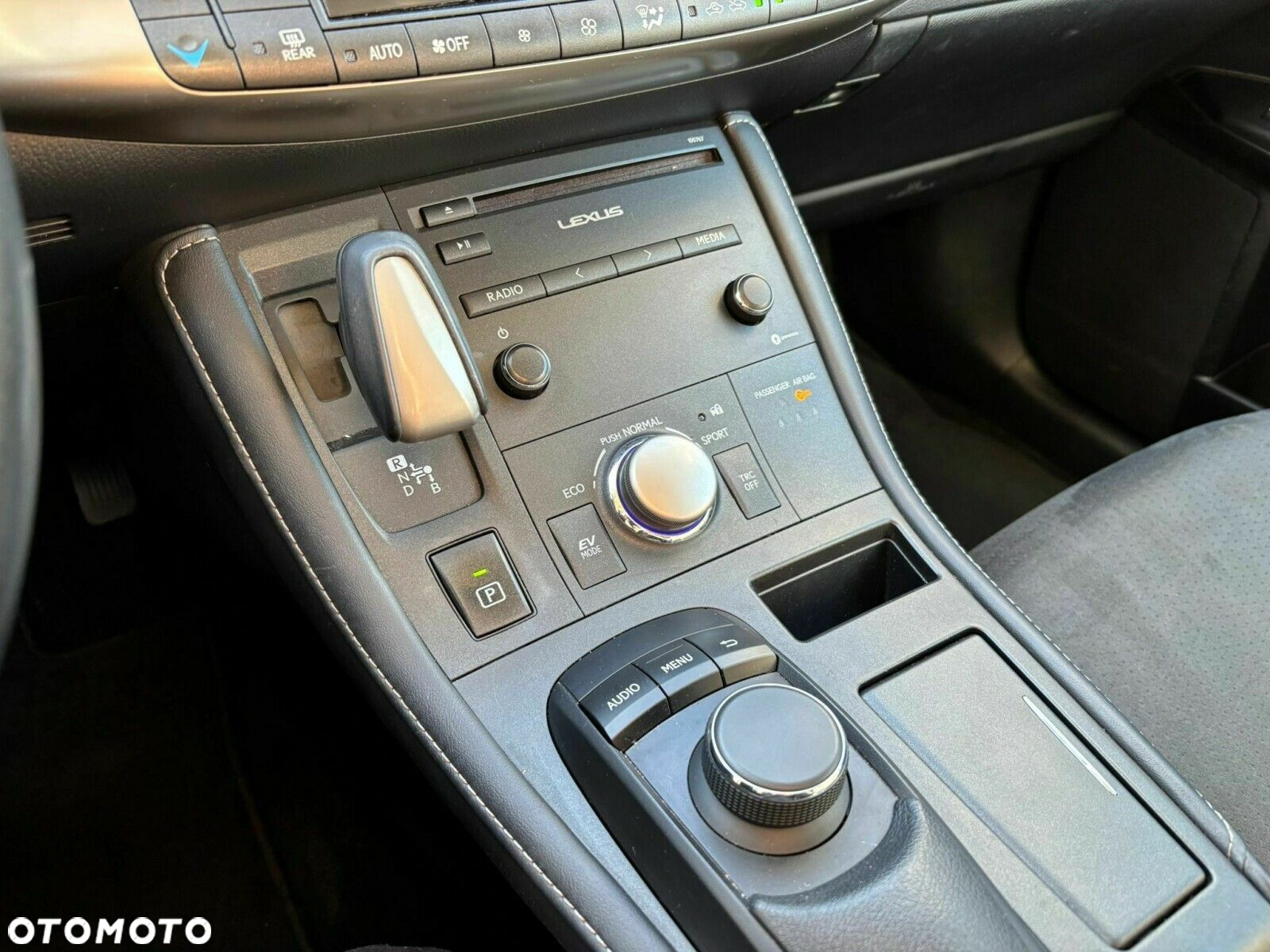 Lexus CT - 13