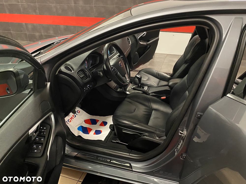 Volvo V40 D2 Linje You - 14