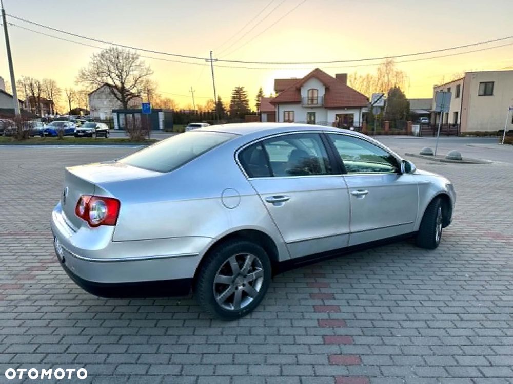 Volkswagen Passat 2.0 TDI DPF Highline - 5