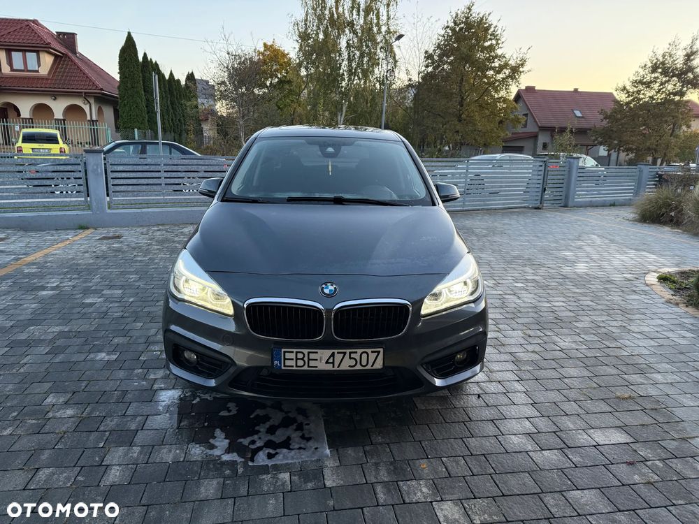 BMW Seria 2 218d - 8