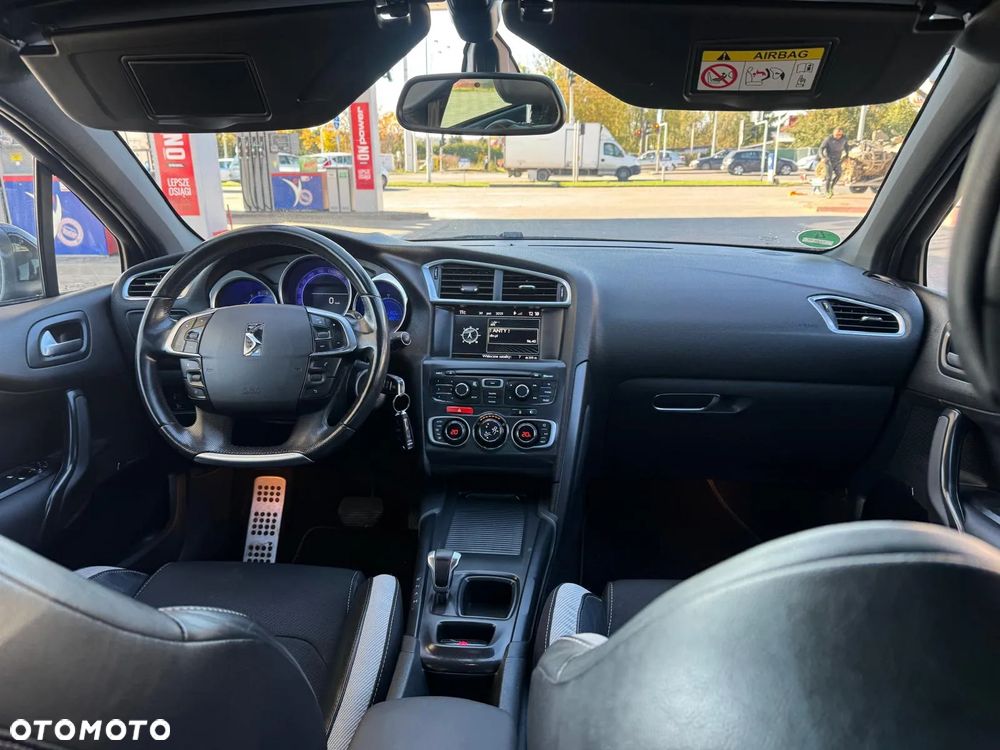 Citroën DS4 1.6 e-HDi SoChic MCP - 10
