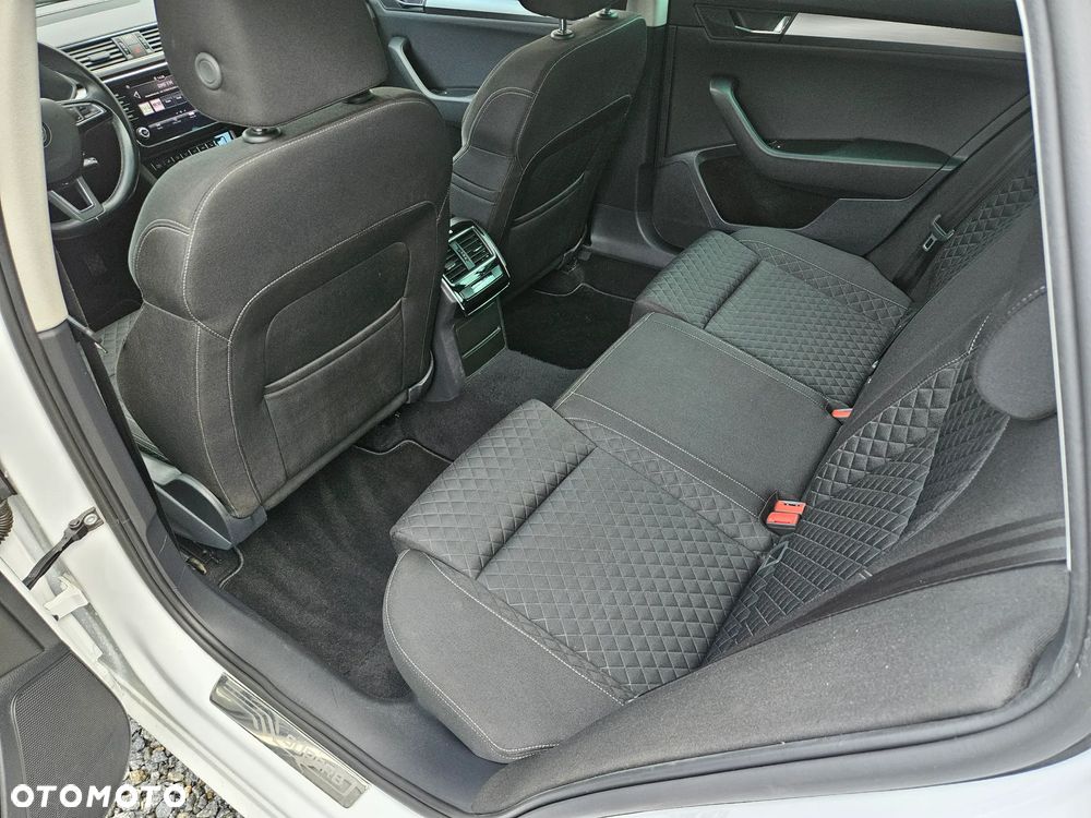 Skoda Superb 2.0 TDI DSG Premium Edition - 33