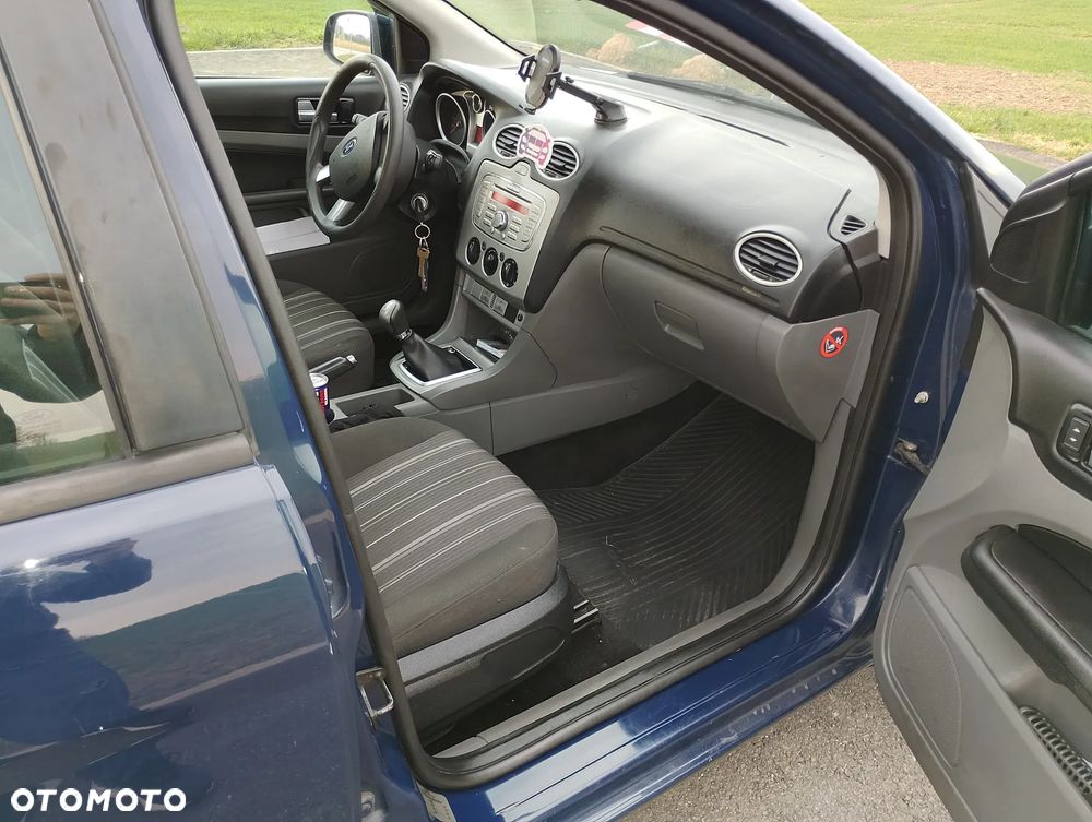 Ford Focus 1.8 TDCi Ambiente - 8