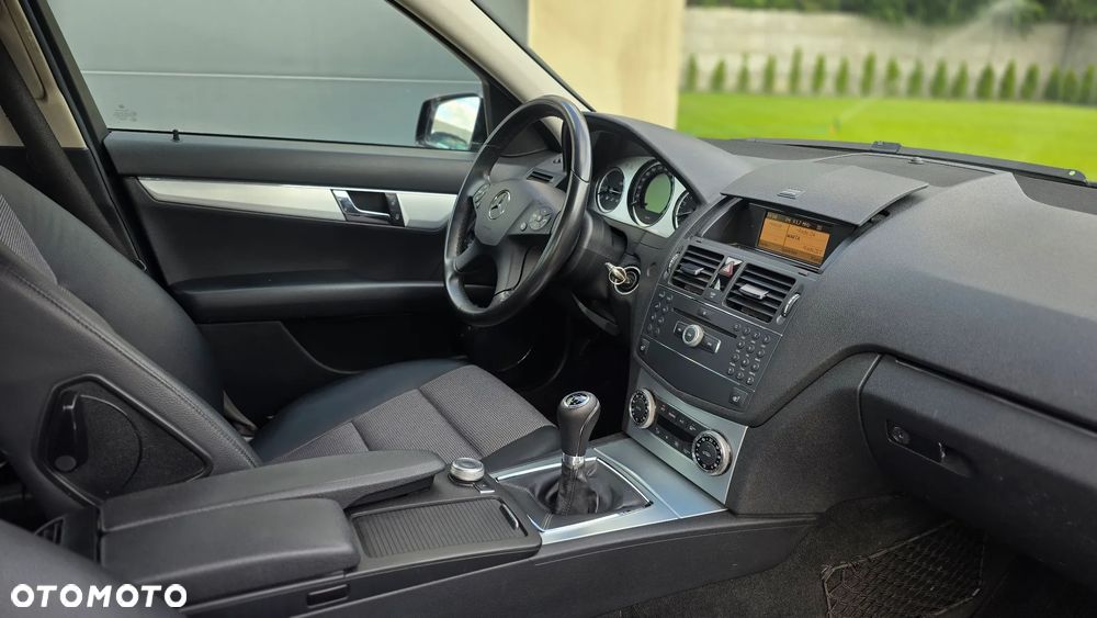 Mercedes-Benz Klasa C 180 Kompressor BlueEFFICIENCY Avantgarde - 19