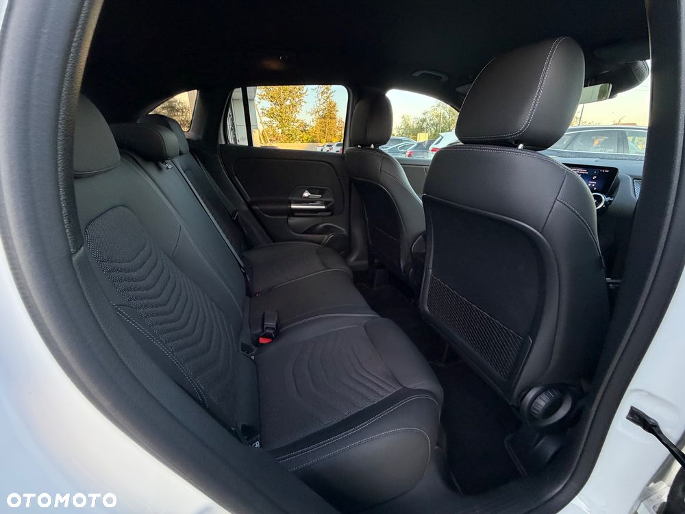 Mercedes-Benz GLA 200 Progressive - 23