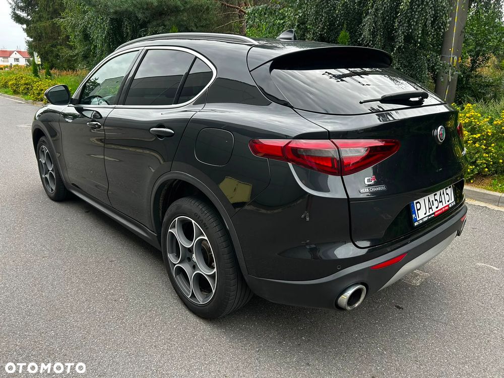 Alfa Romeo Stelvio 2.0 Turbo 16V AT8-Q4 Ti - 9