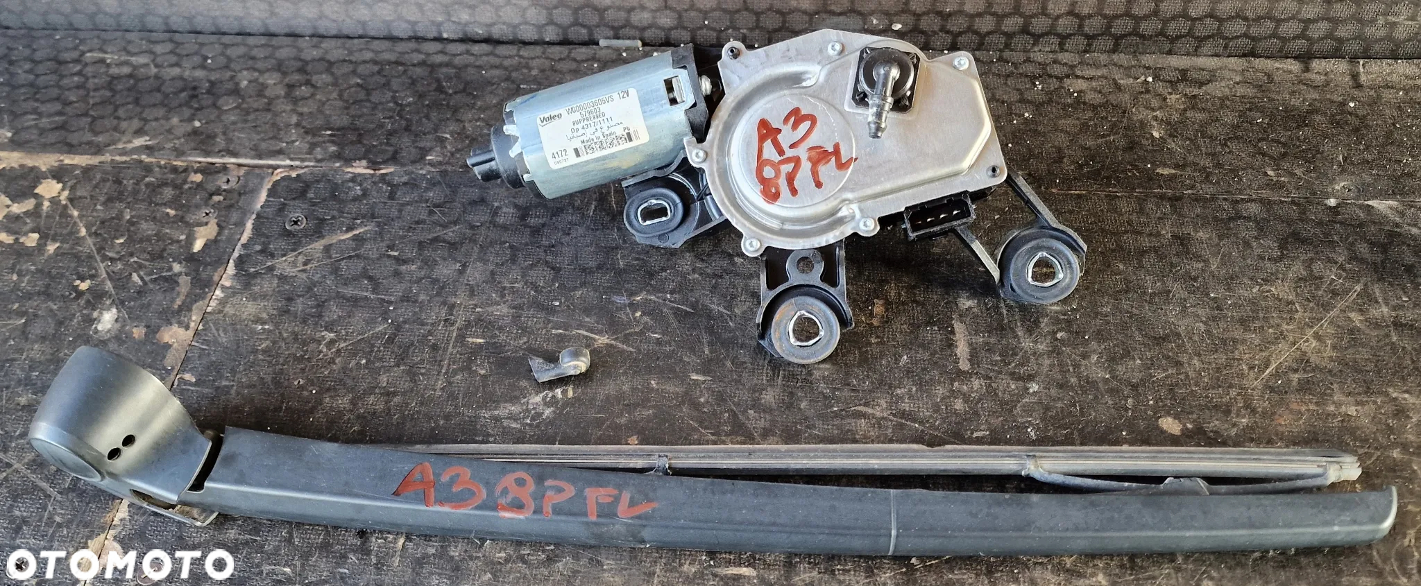 SILNICZEK WYCIERACZKI TYŁ + RAMIĘ WYCIERACZKI  AUDI A3 8P LIFT - 2
