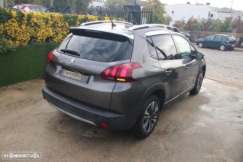 Peugeot 2008 PureTech 130 Allure - 4