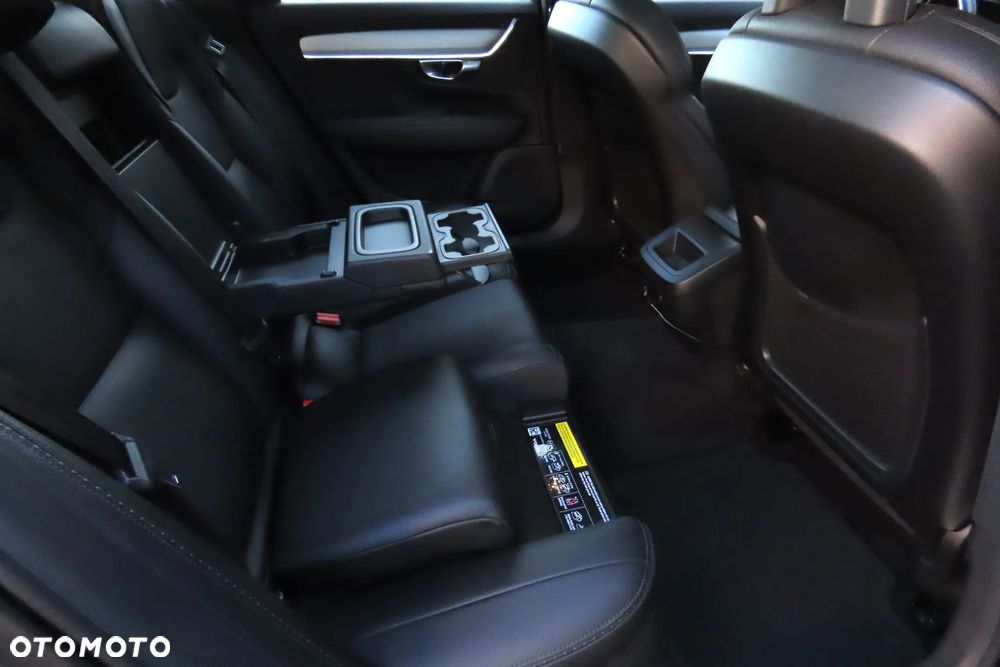 Volvo V90 Cross Country - 16