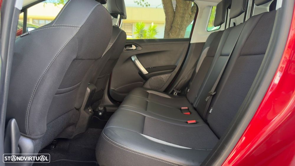 Peugeot 2008 1.2 PureTech Allure EAT6 - 11