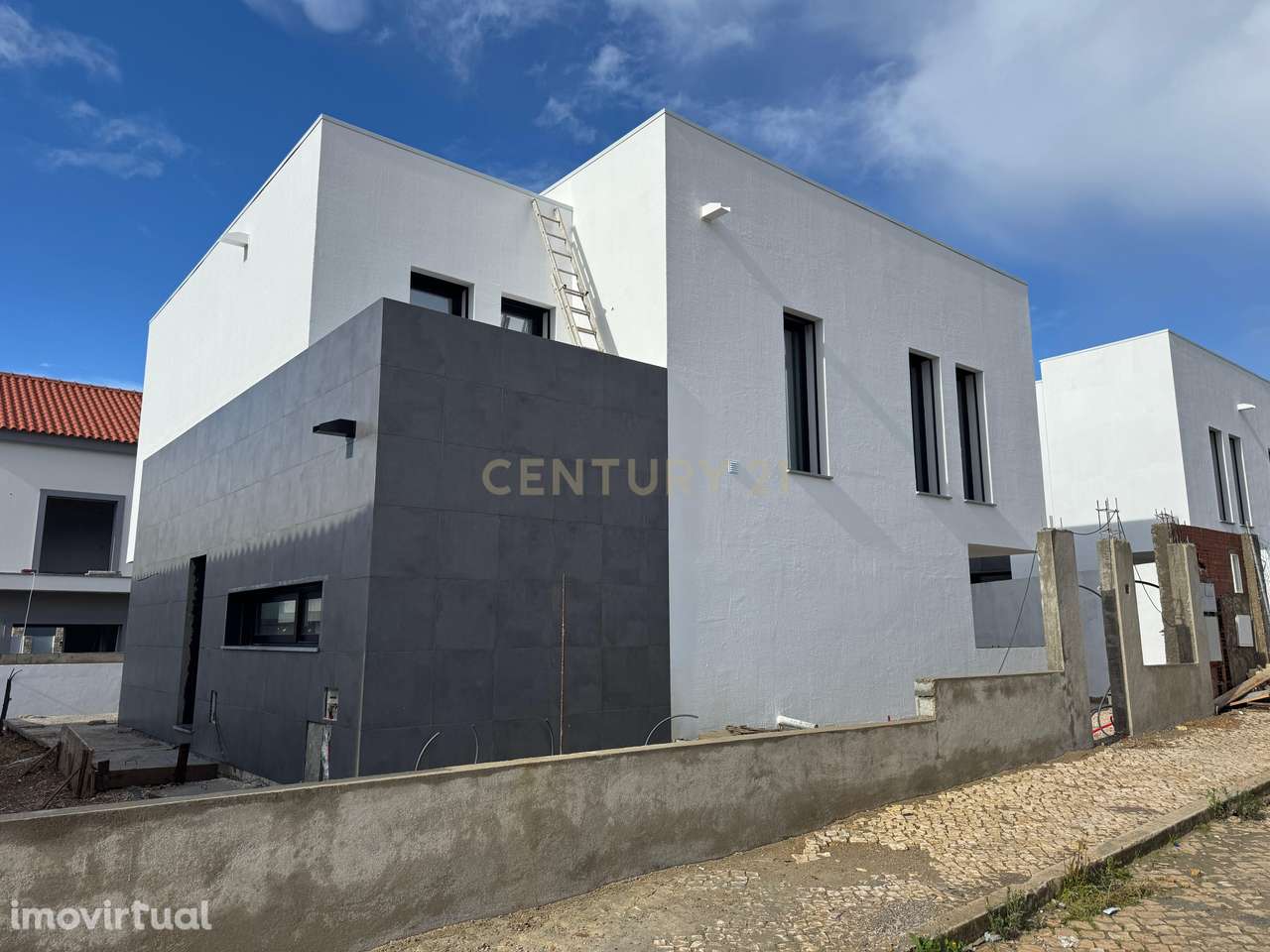 Moradia T4 contemporânea em Construção em Trajouce – São Domingos de R - Grande imagem: 2/51