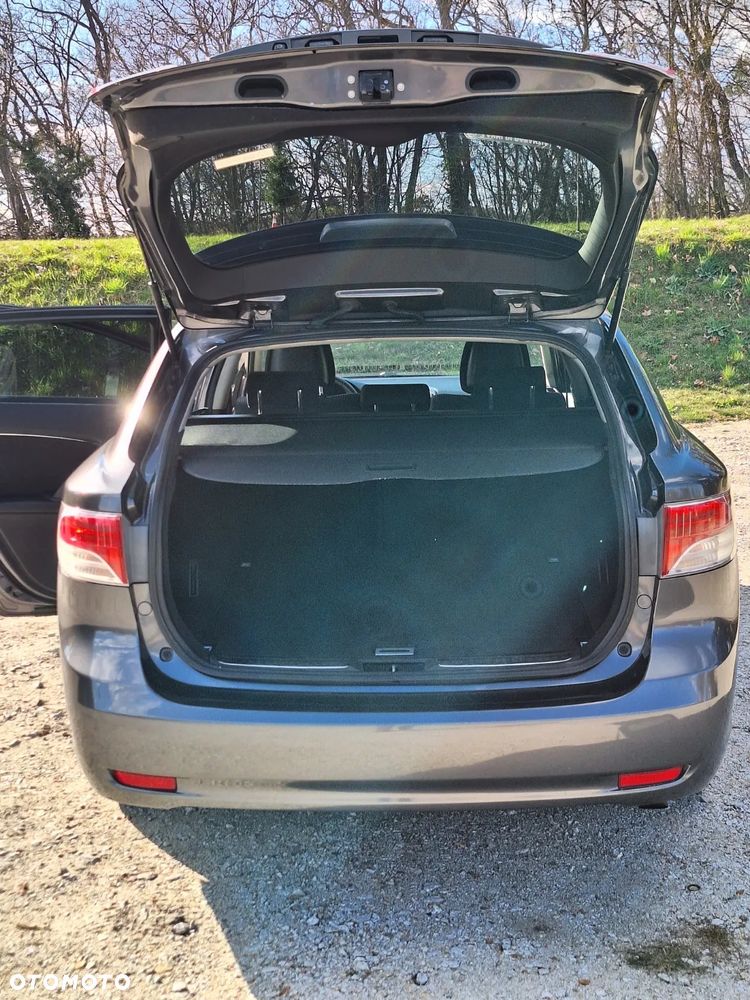 Toyota Avensis 2.0 D-4D - 15
