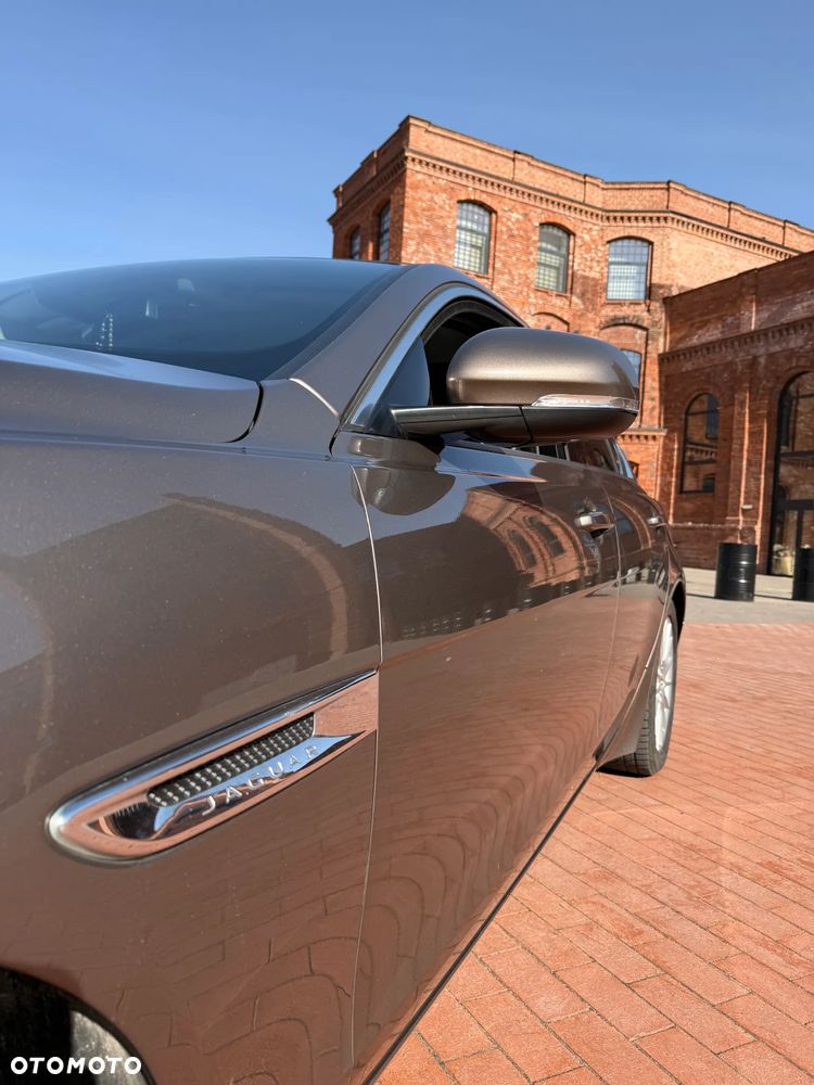 Jaguar XE 2.0 D Pure - 25