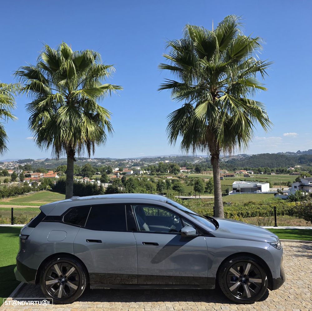 BMW iX xDrive40 - 14