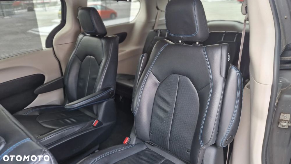 Chrysler Pacifica - 14