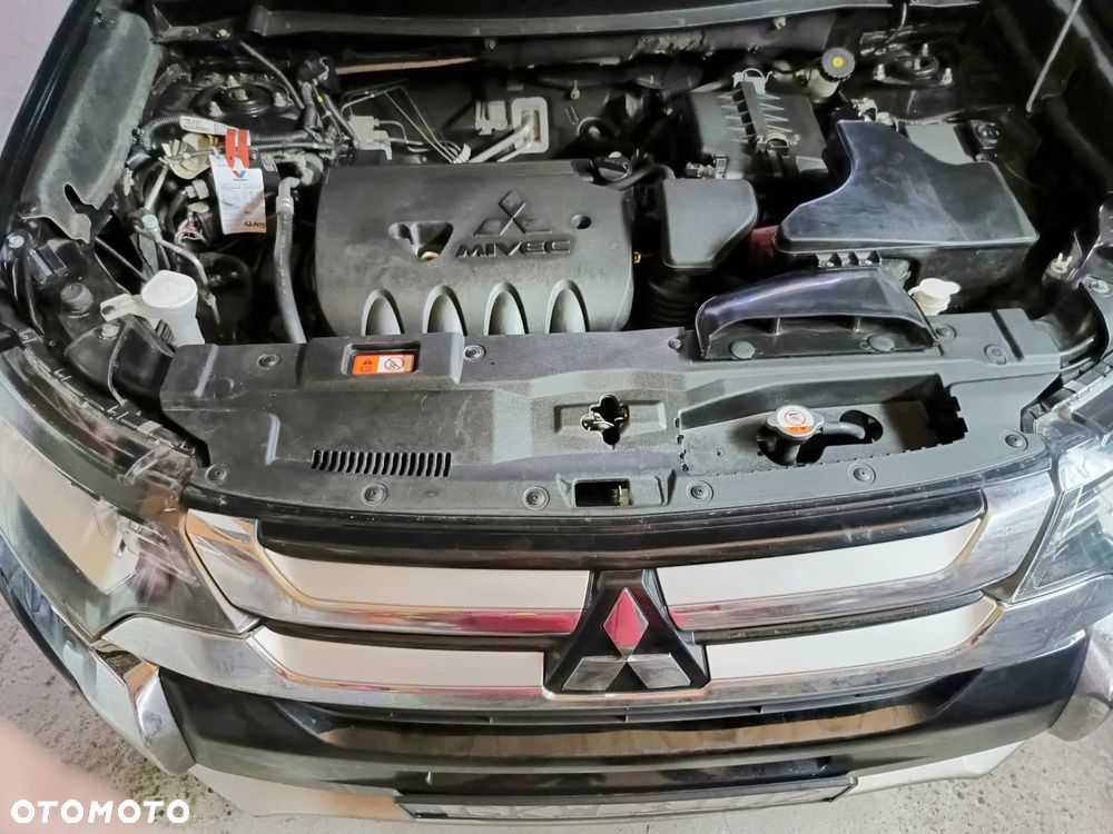 Mitsubishi Outlander - 11