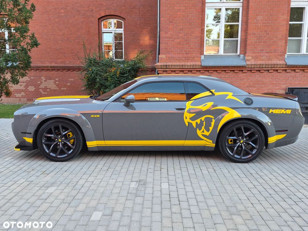 Dodge Challenger - 10