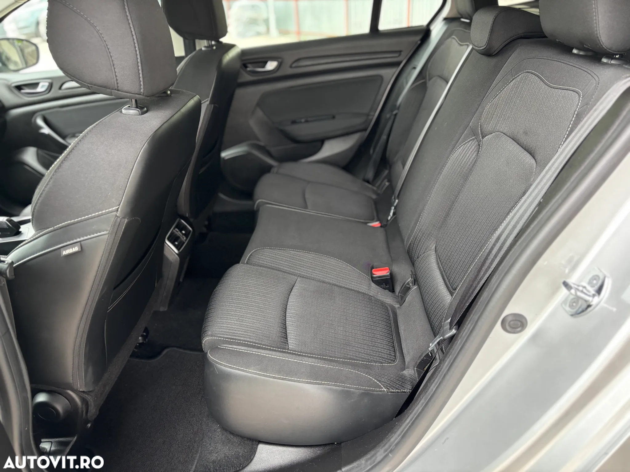 Renault Megane BLUE dCi 115 EDC BUSINESS EDITION - 35