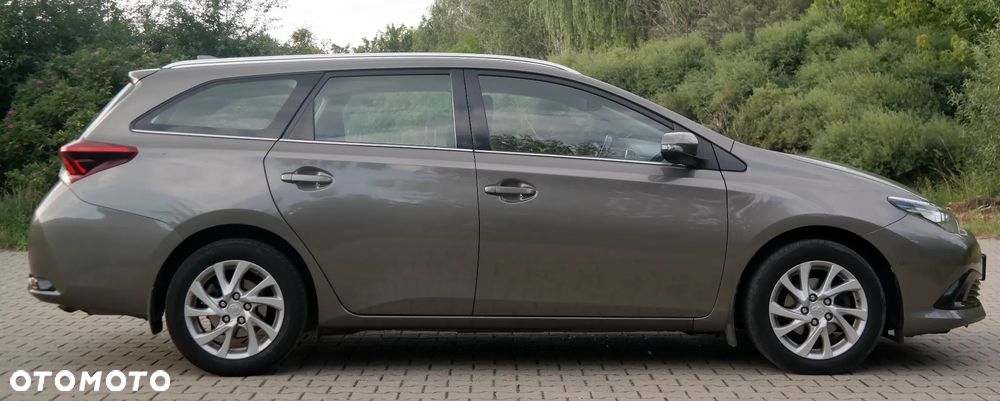 Toyota Auris 1.6 Premium - 6