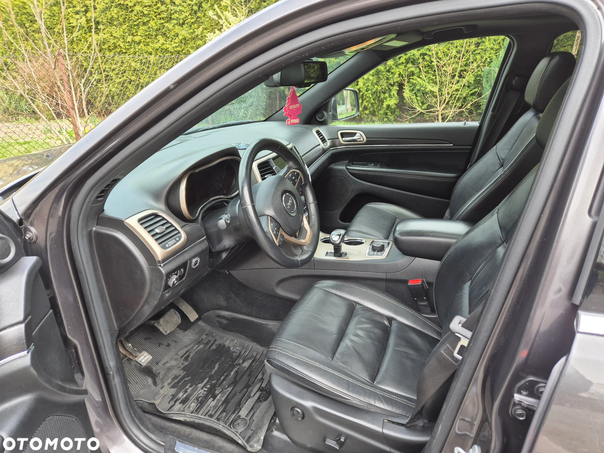 Jeep Grand Cherokee - 12
