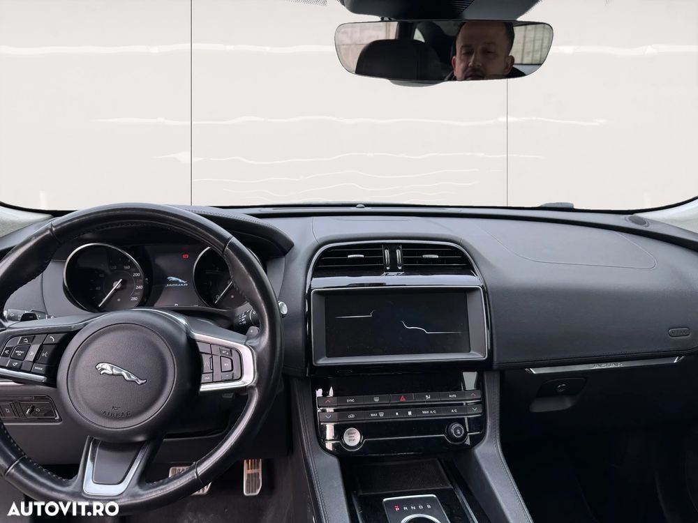 Jaguar F-Pace 20d AWD Aut. Prestige - 11