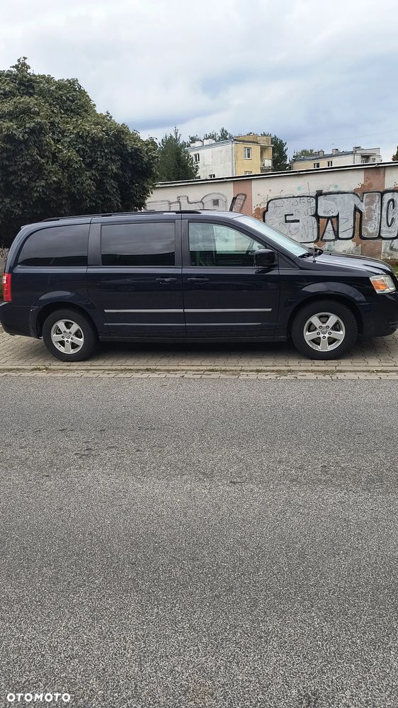 Dodge Grand Caravan - 2