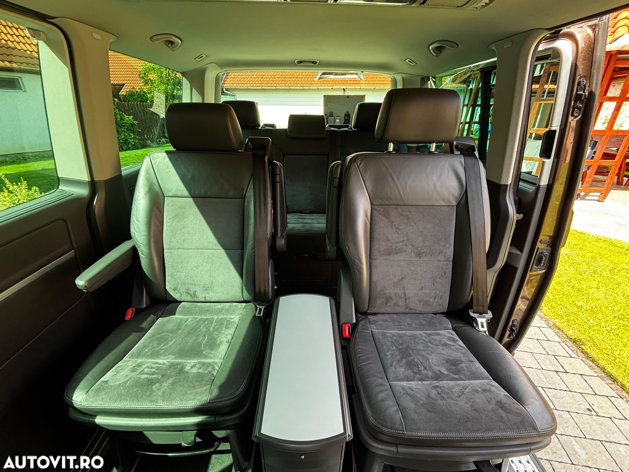 Volkswagen Multivan - 11
