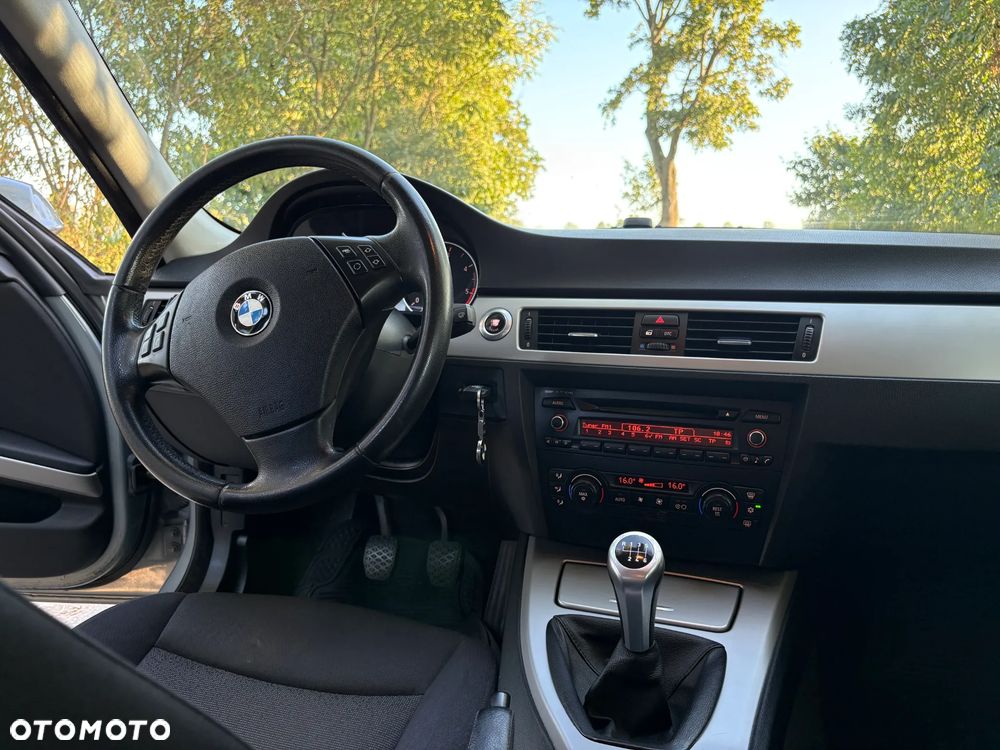 BMW Seria 3 320d - 10