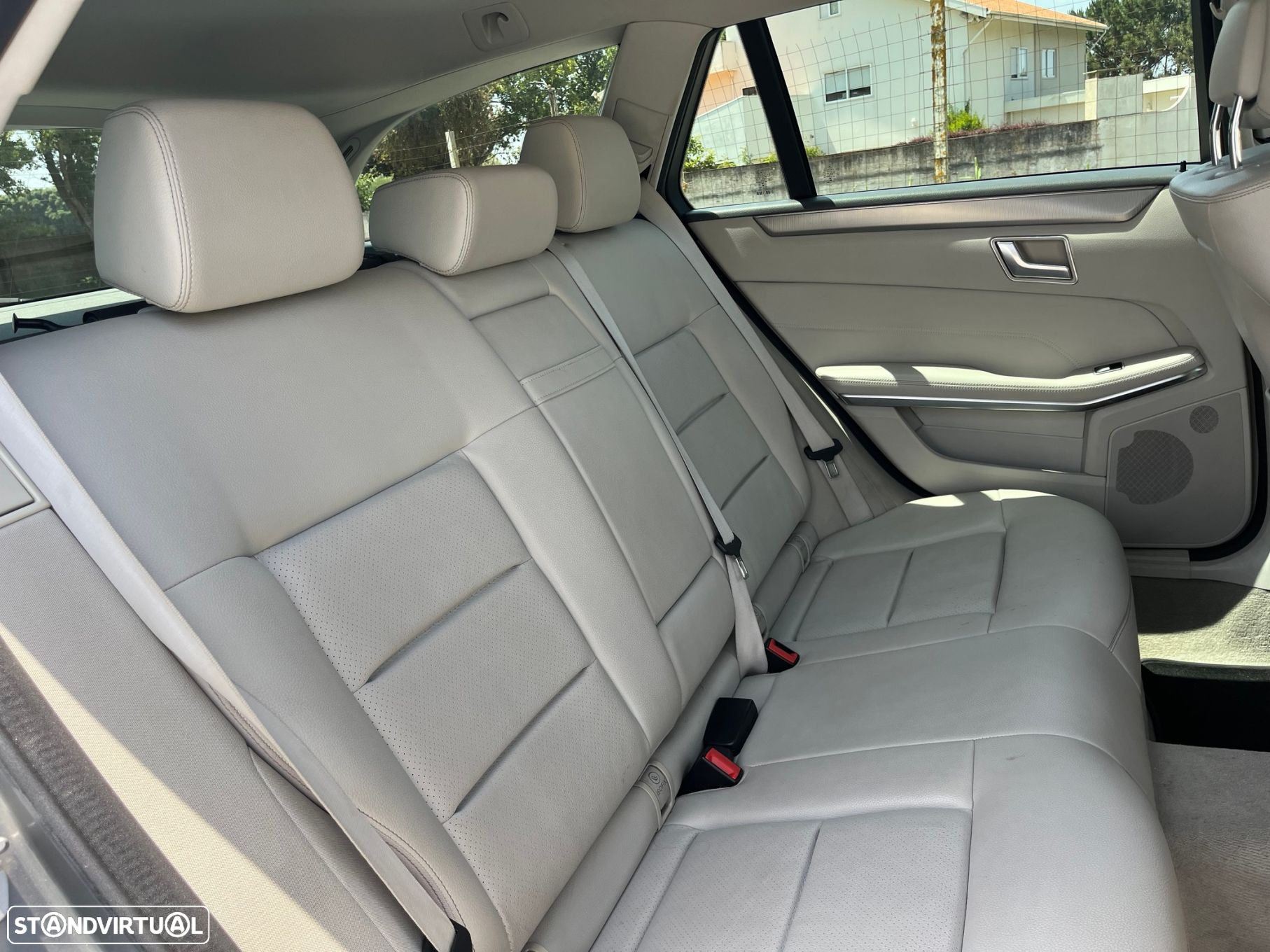 Mercedes-Benz E 300 Bluetec Hybrid Avantgarde - 30