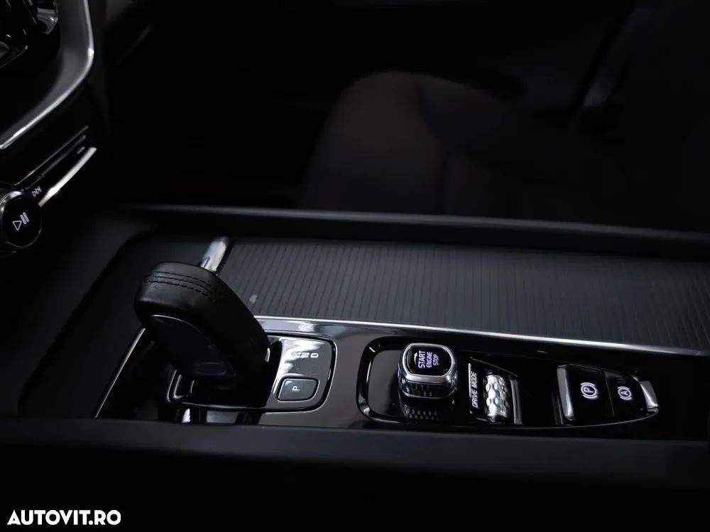 Volvo XC 60 B4 MHEV Momentum Pro - 16