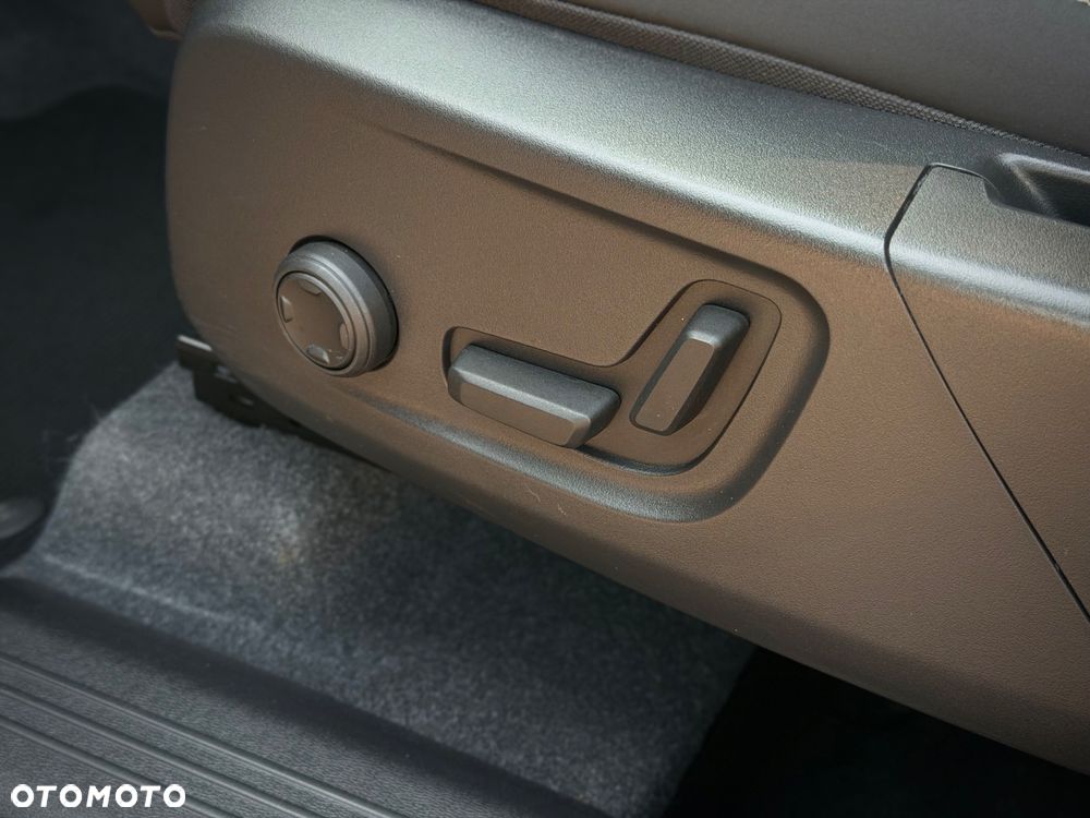 Volvo XC 40 B3 Plus Dark - 13