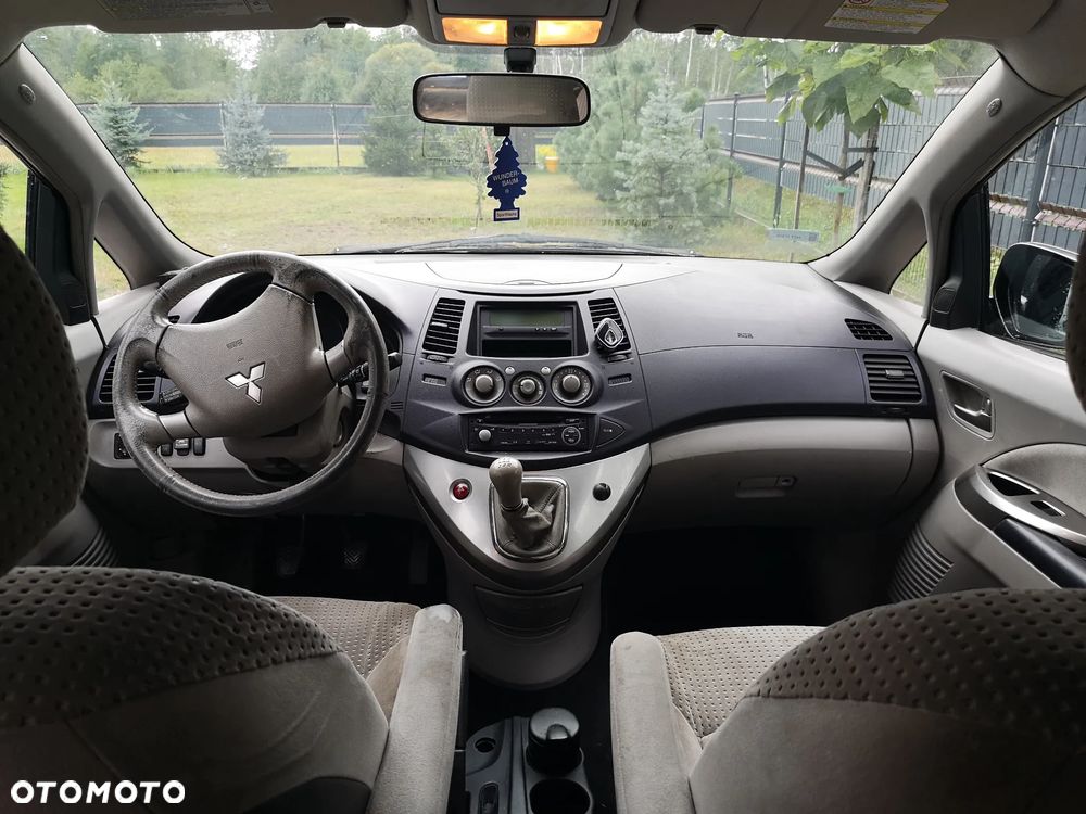 Mitsubishi Grandis - 18