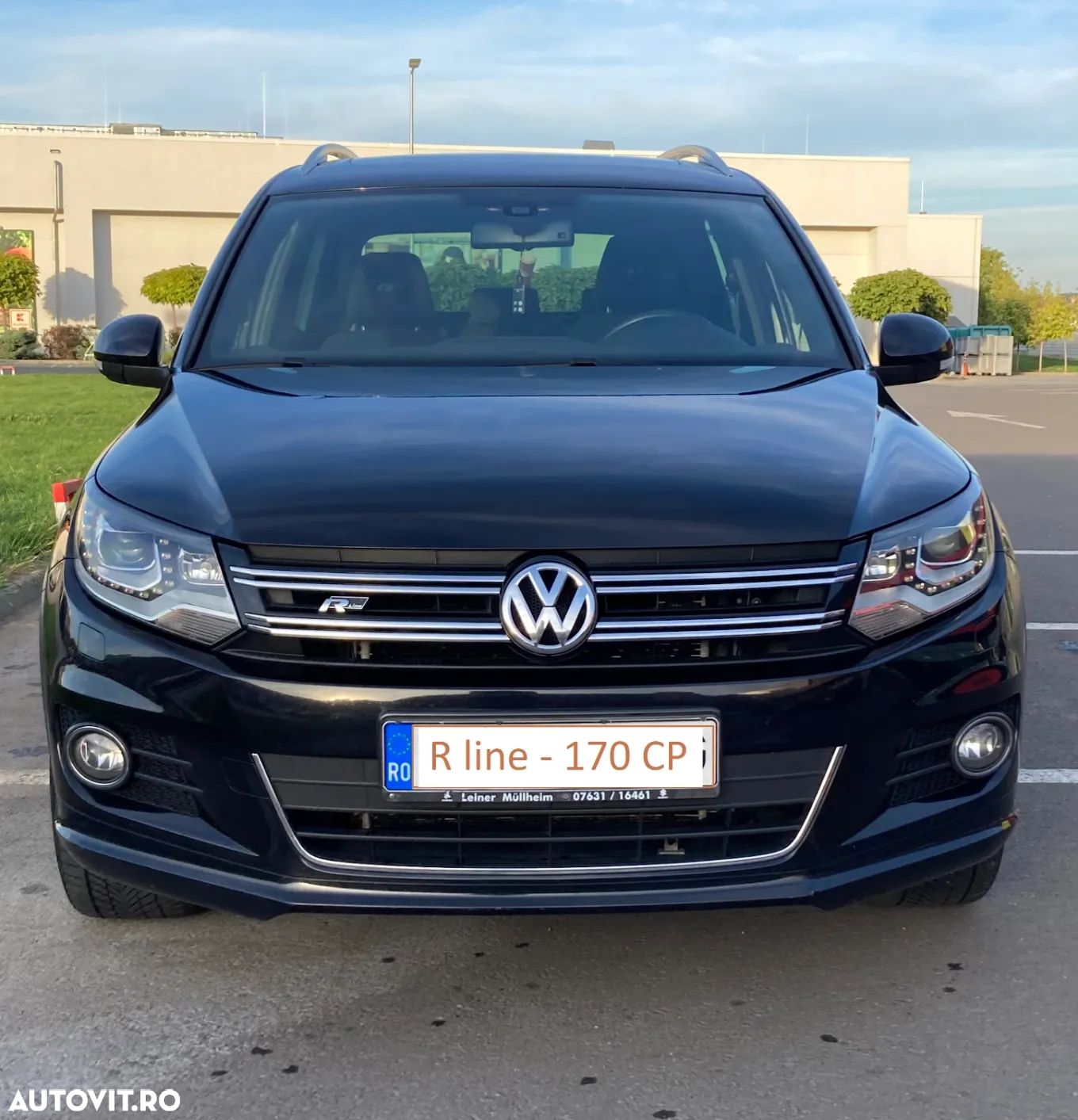 Volkswagen Tiguan - 1