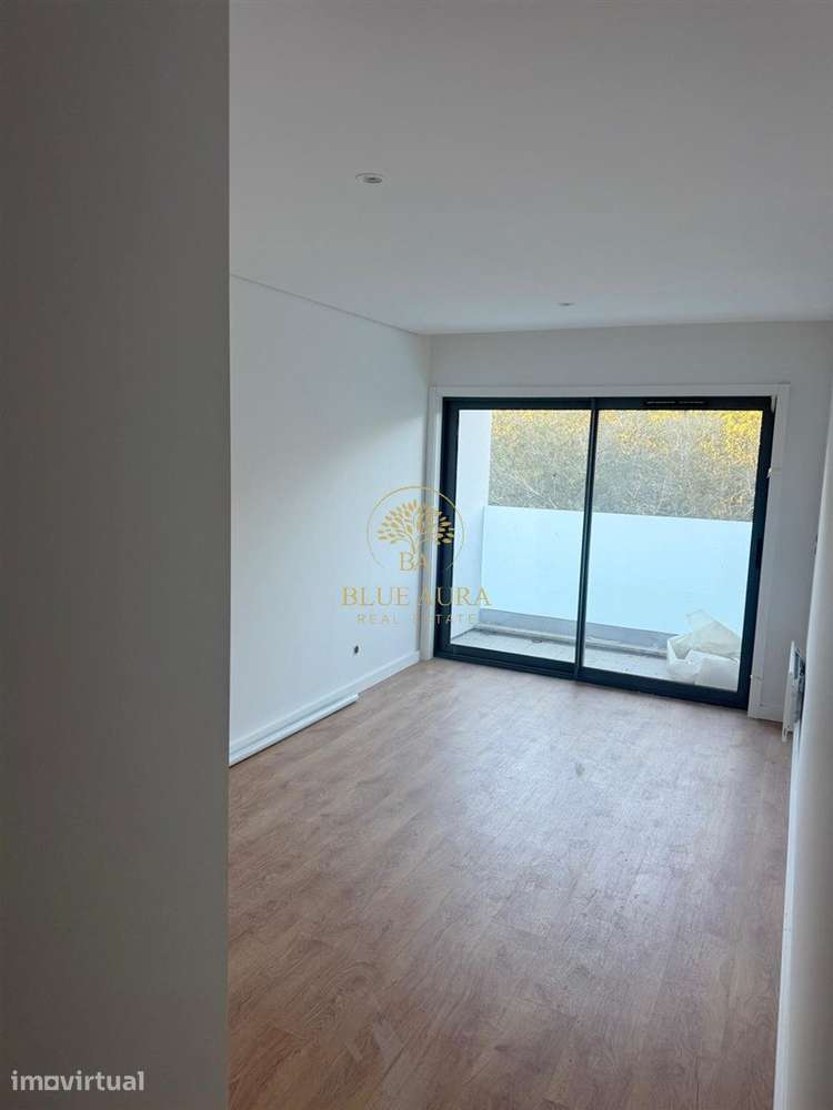 Apartamento T3 Novo com Varanda e Dois Lugares de Garagem - Grande imagem: 5/35