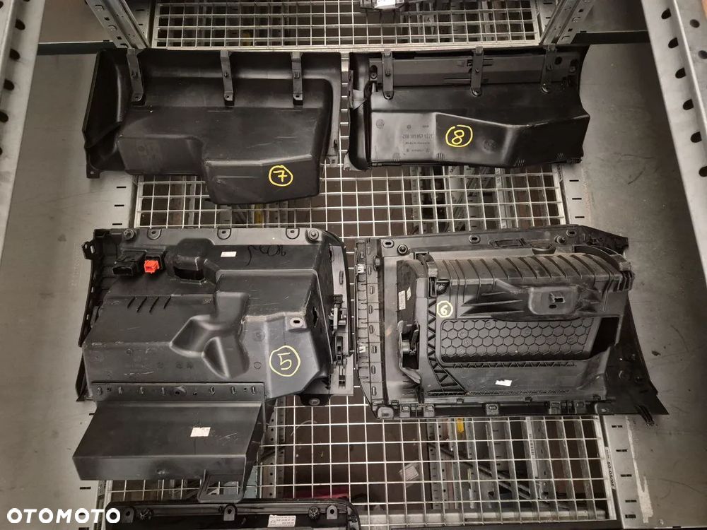 VOLKSWAGEN PORSCHE SCHOWEK PASAŻERA, ŚRODKOWY, KIEROWCY. - 16