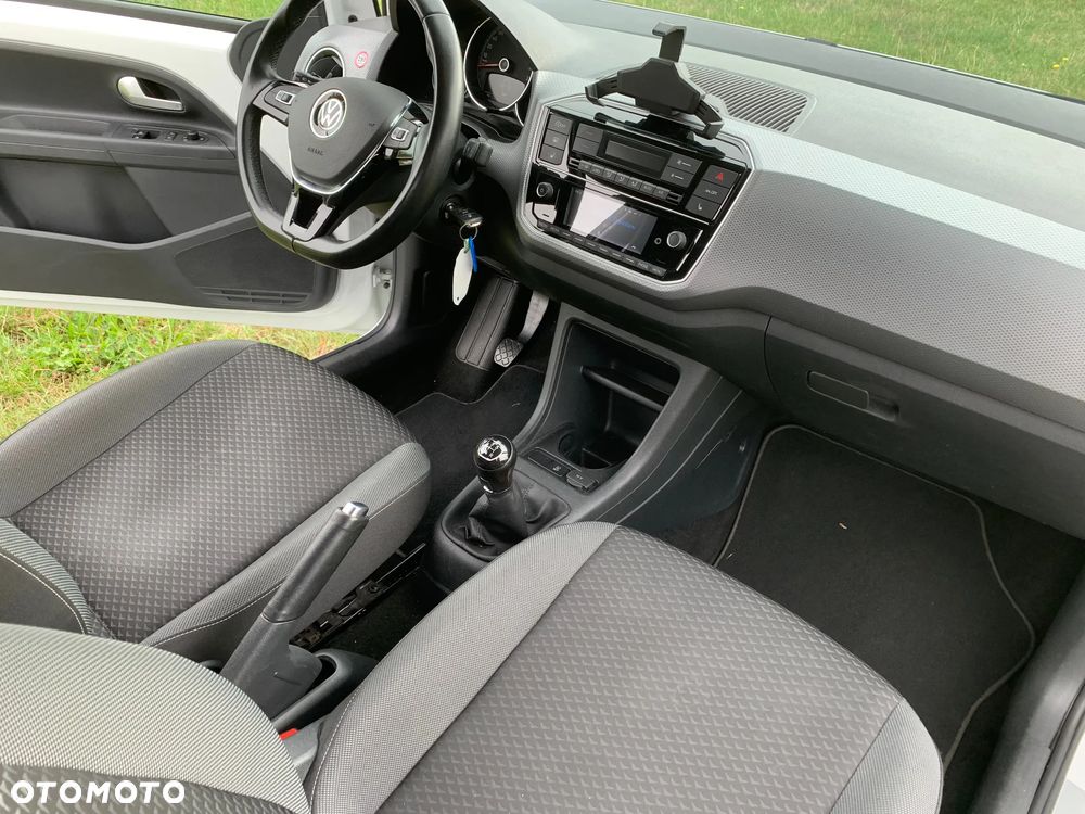 Volkswagen up! Active - 26
