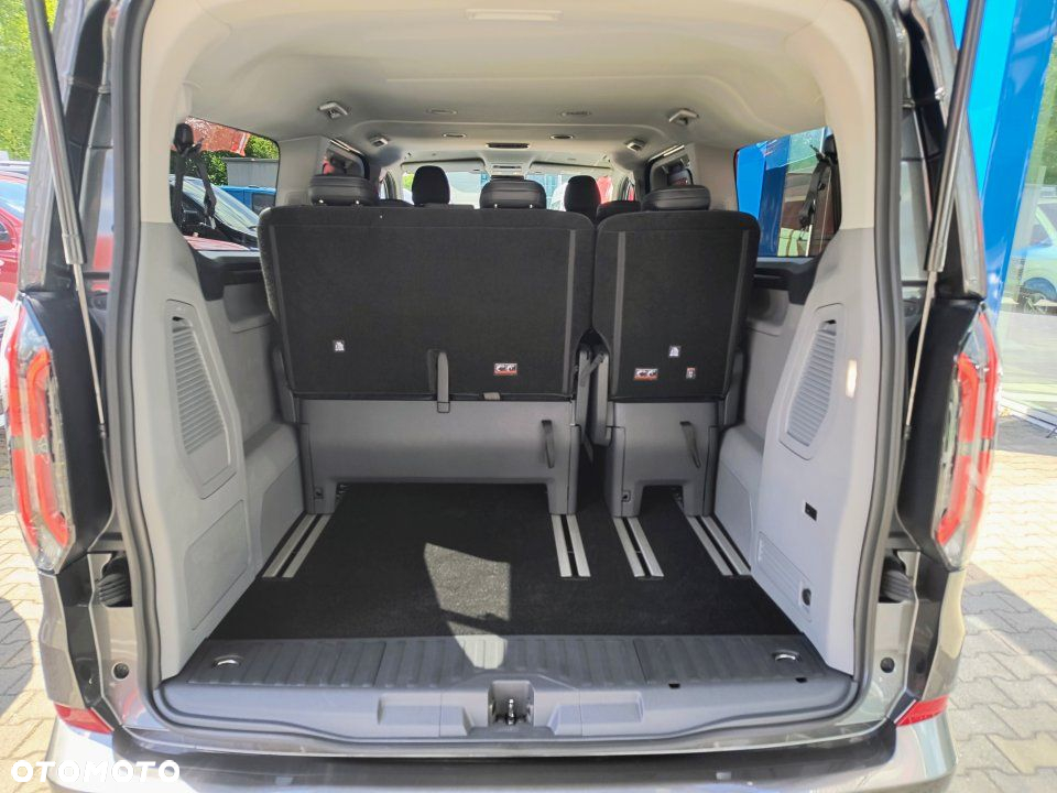 Ford Tourneo Custom - 9