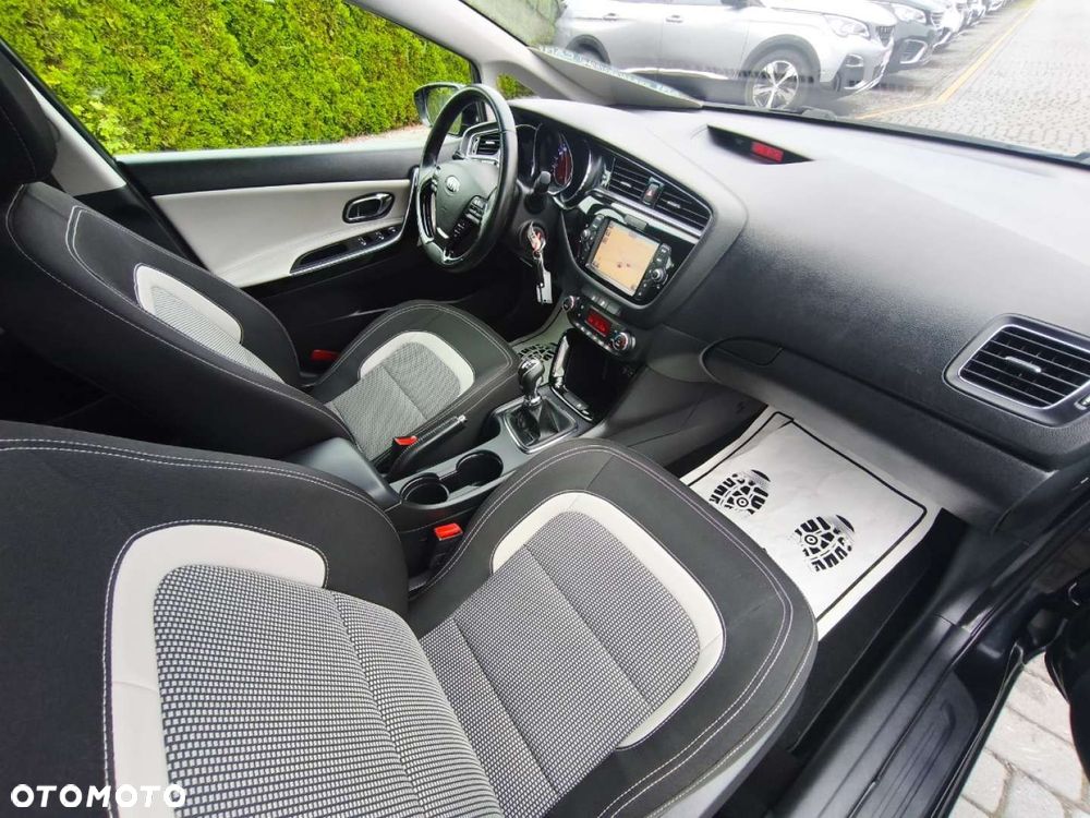 Kia Ceed - 9