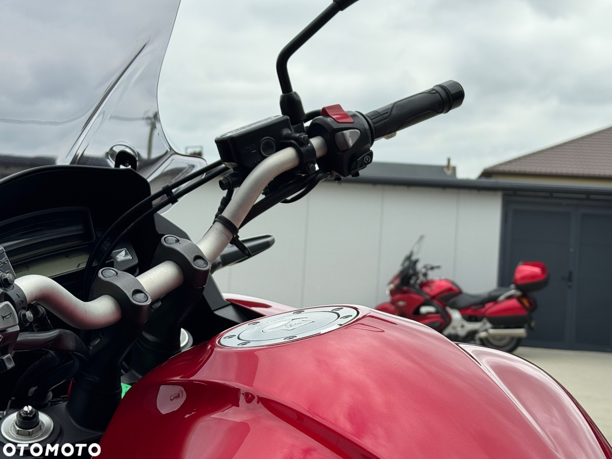 Honda VFR - 16