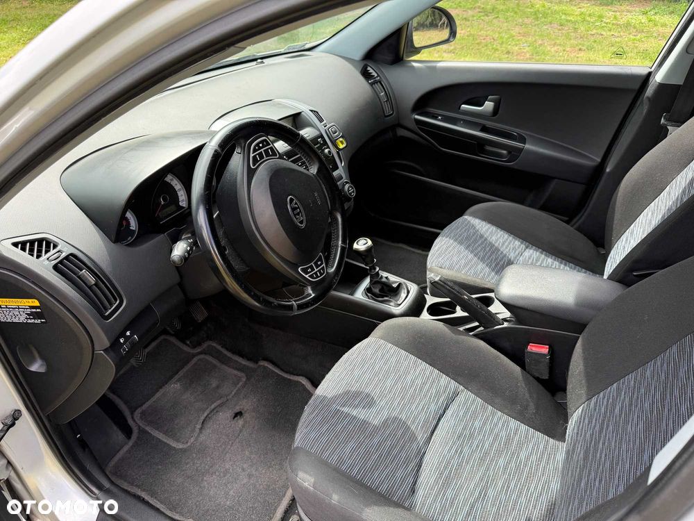 Kia Ceed - 4