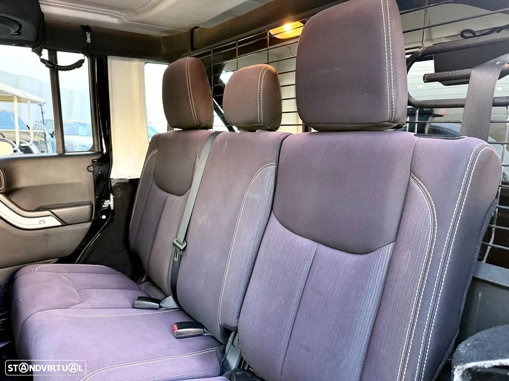 Jeep Wrangler Unlimited 2.8 CRD ATX Sahara Adventure Edition - 25