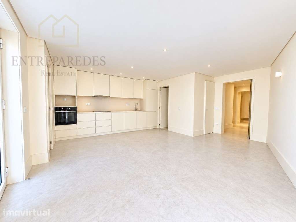 Apartamento T1+1 com pátio para comprar em Cedofeita, Porto - Grande imagem: 2/12