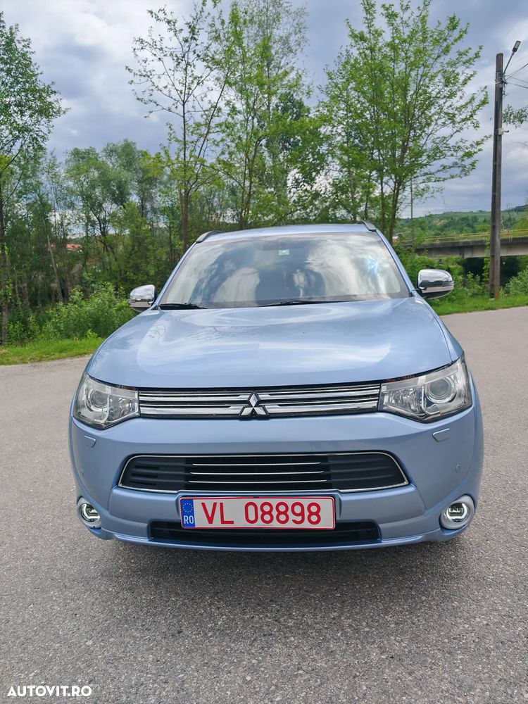 Mitsubishi Outlander - 2