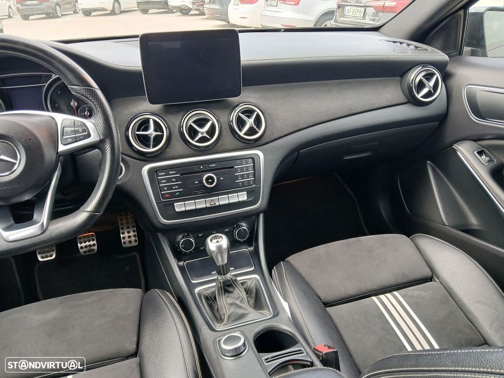 Mercedes-Benz A 200 d AMG Line - 14