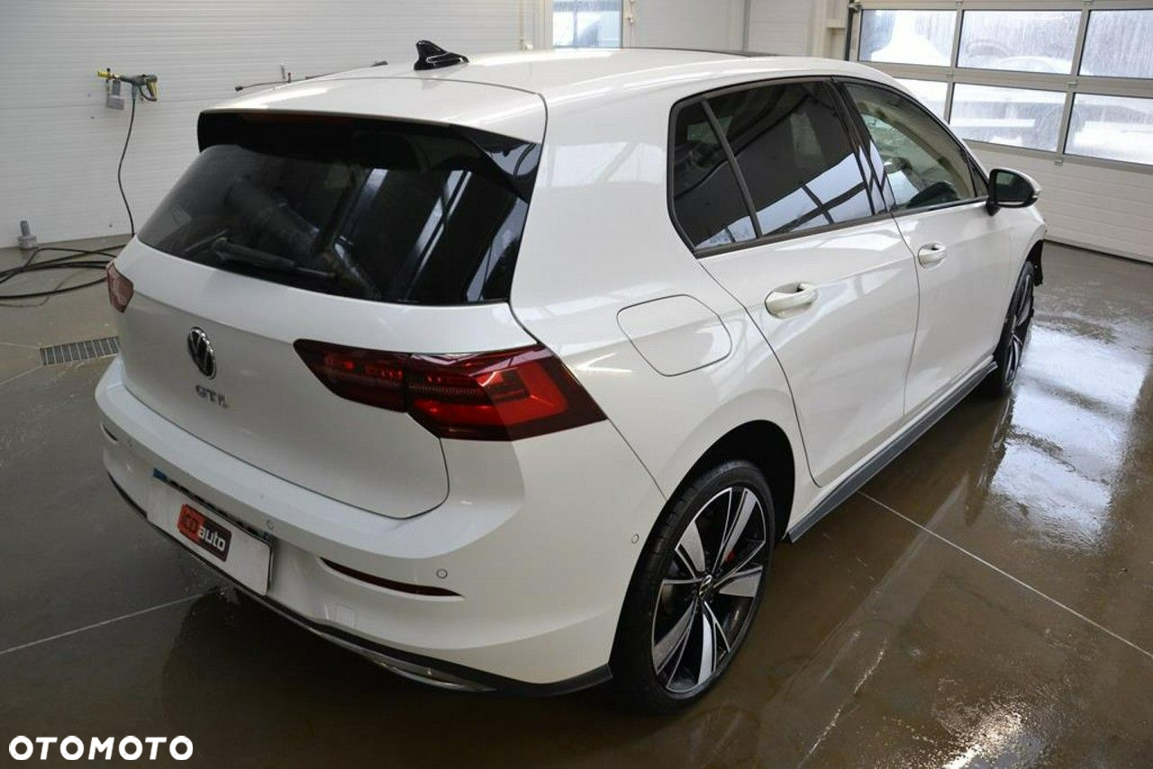 Volkswagen Golf - 10