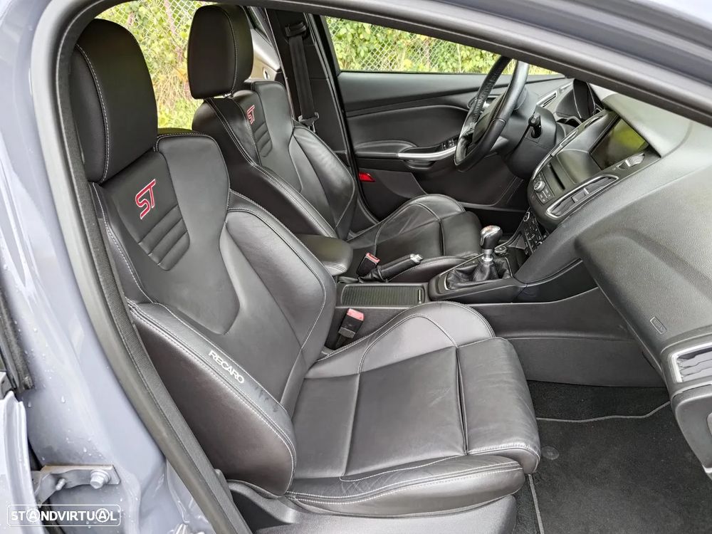 Ford Focus 2.0 EcoBoost ST c/ Pack Pele Exclusiva - 10