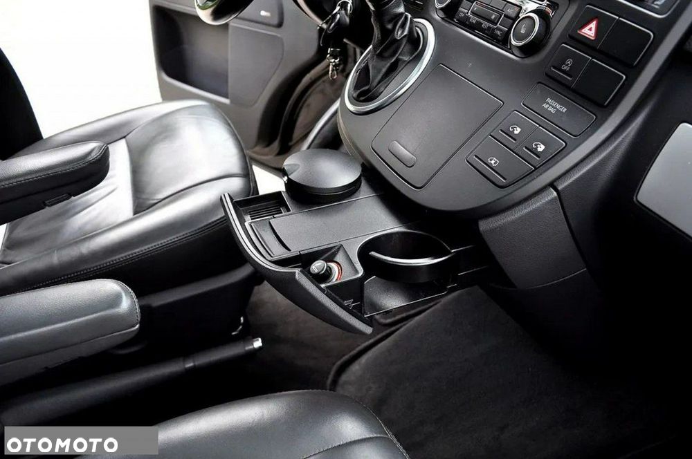 Volkswagen Multivan - 22