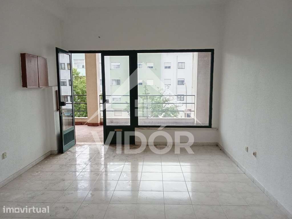 Loja no Novo Mercado Municipal da Baixa da Banheira - CS - Grande imagem: 2/6