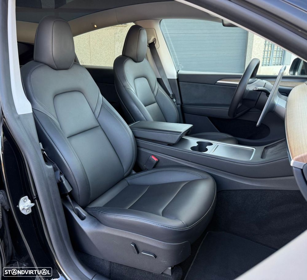 Tesla Model Y Performance Dual Motor AWD - 25