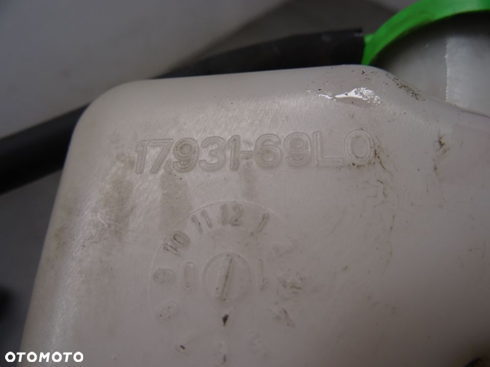 SUZUKI SWIFT V MK7 10-12 1.2B ZBIORNICZEK WYRÓWNAWCZY 17931-69L0 - 2